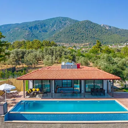 Villa Oreo - 3 Bedroom Holiday With Jaccuzi In Yesiluezuemlue Fethiye