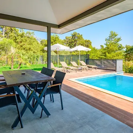 Oreo - 3 Bedroom Holiday With Jaccuzi In Yesiluezuemlue Villa Fethiye