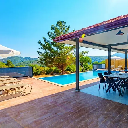 Oreo - 3 Bedroom Holiday With Jaccuzi In Yesiluezuemlue Villa Fethiye