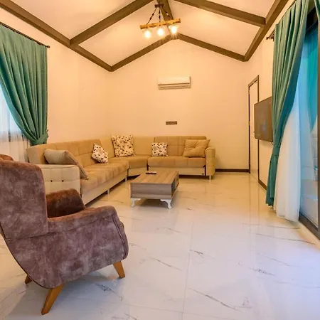Oreo - 3 Bedroom Holiday With Jaccuzi In Yesiluezuemlue فيلة