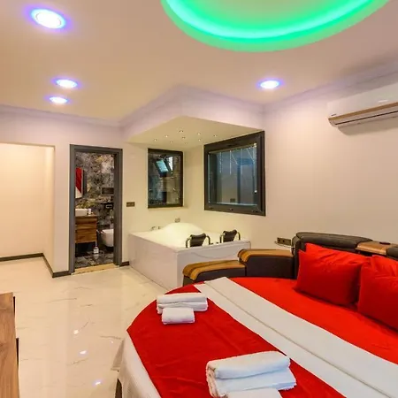 Oreo - 3 Bedroom Holiday With Jaccuzi In Yesiluezuemlue Fethiye